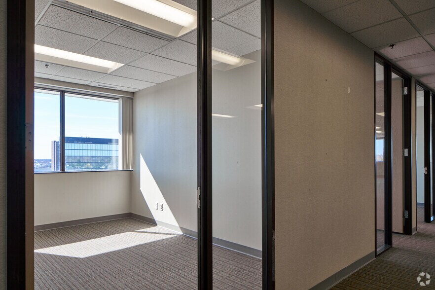 More Photos Of 888 W Big Beaver Rd, Troy Office For Sale