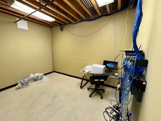 More Photos Of 640 N Fountain Ave, Springfield Freestanding For Sale