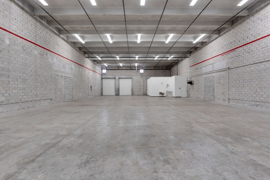 More Photos Of 7900-7930 NW 71st St, Miami Warehouse For Lease