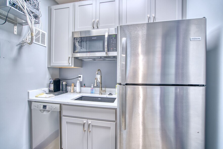 More Photos Of 3601 Arapahoe Ave, Boulder Office For Sale