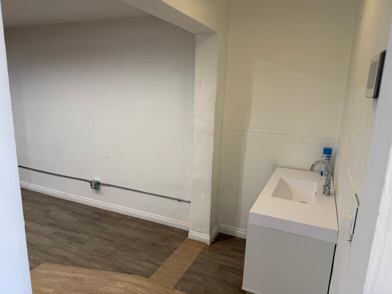 More Photos Of 504 S Harbor Blvd, Fullerton Freestanding For Sale