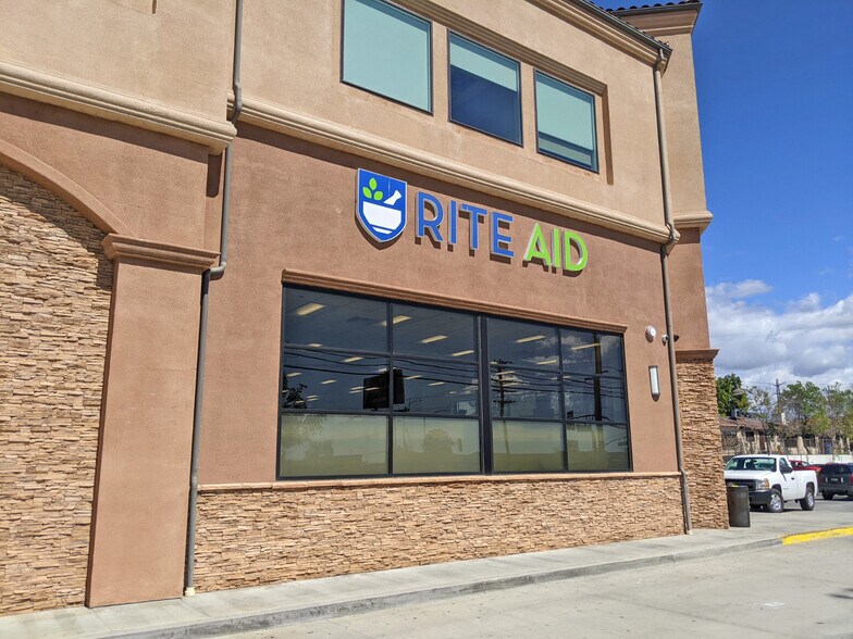 More Photos Of 13872-13880 Foothill Blvd, Sylmar Storefront Retail Office For Lease