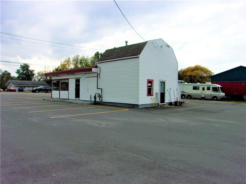 More Photos Of 365 E Main St, Waterloo Town Restaurant For Sale