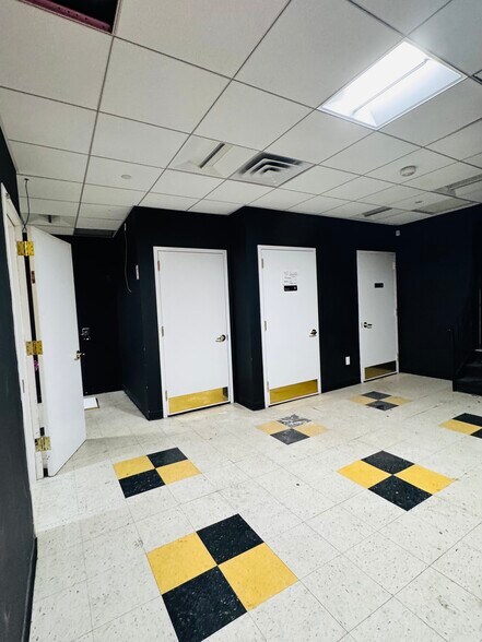 More Photos Of 30-75 Steinway St, Astoria Bank For Sale