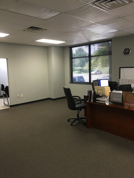 More Photos Of 5601-5699 Eastport Blvd, Richmond Distribution For Lease