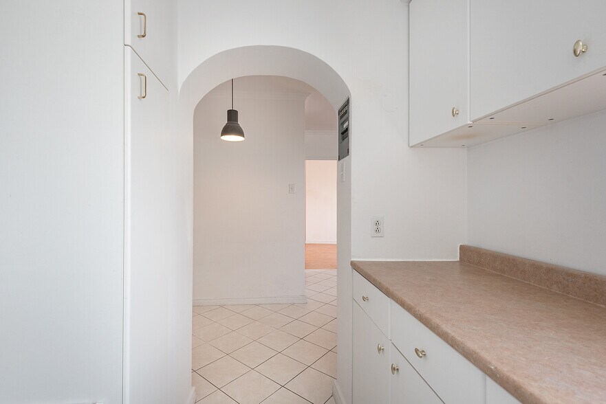 More Photos Of 250 Boul Saint-Joseph E, Montréal Apartments For Sale