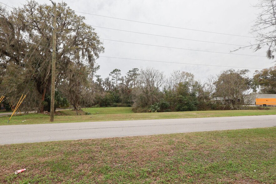 More Photos Of 5810-5840 SE Abshier Blvd, Belleview Storefront For Lease