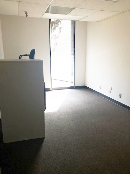 More Photos Of 1649 Sands Pl SE, Marietta Warehouse For Lease