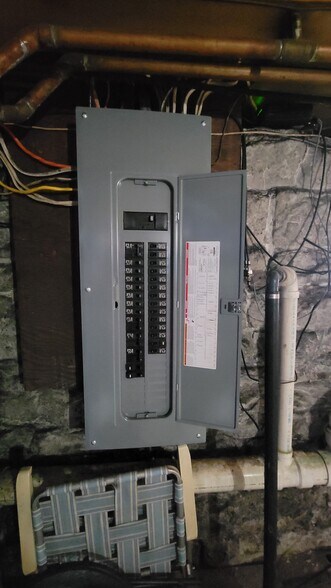 More Photos Of 522 Main St, Rockwood Specialty For Sale