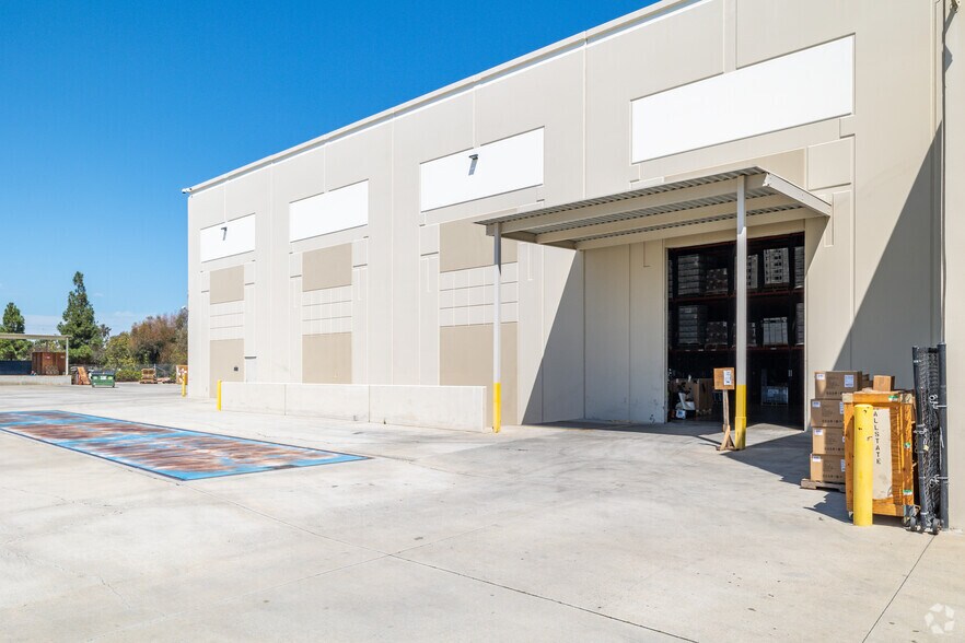 More Photos Of 4670 North Ave, Oceanside Distribution For Lease