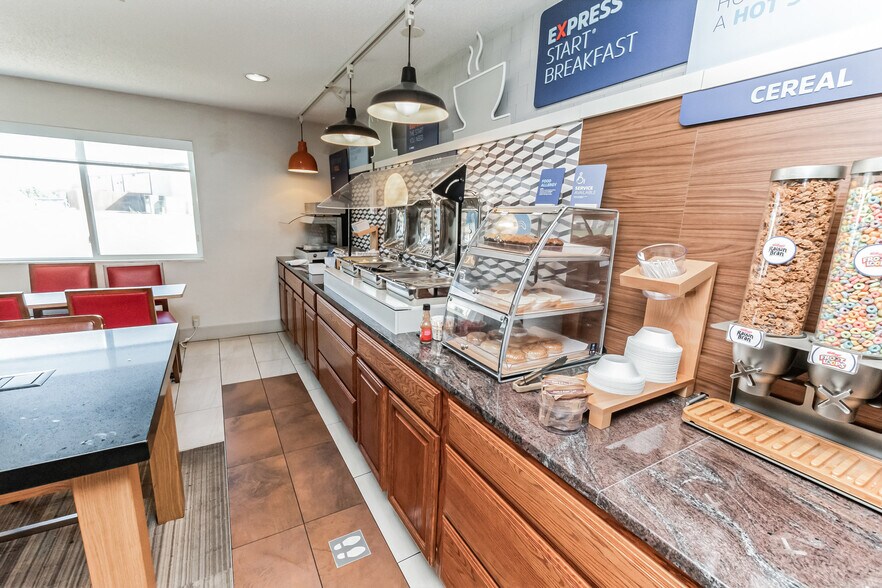 More Photos Of 11555 Upper Gilchrist Rd, Mount Vernon Hotel For Sale