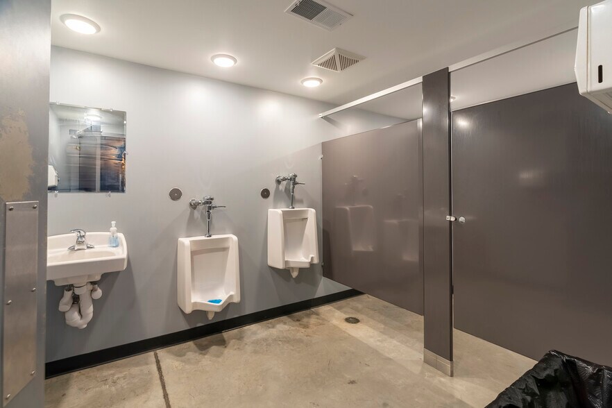 More Photos Of 101 W Monroe St, Carbondale General Retail For Sale