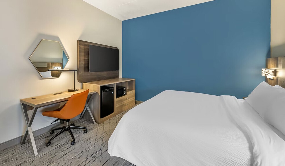 More Photos Of 13330 Cicero Ave, Crestwood Hotel For Sale