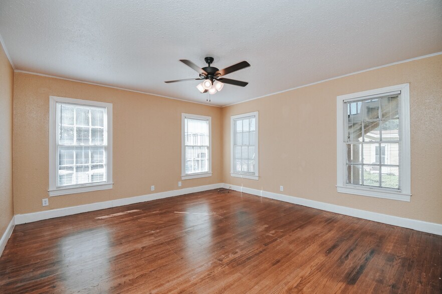 More Photos Of 1503 E Virginia Ave, Victoria Apartments For Sale