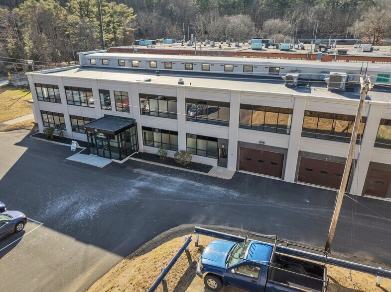 More Photos Of 80 Optical Dr, Southbridge Flex For Lease