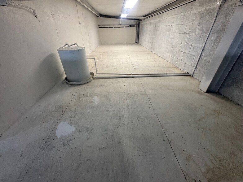 More Photos Of 5807 Star Ln, Houston Service For Lease