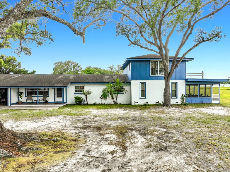 More Photos Of 7001 W Jones Ave, Mount Dora Airplane Hangar For Sale