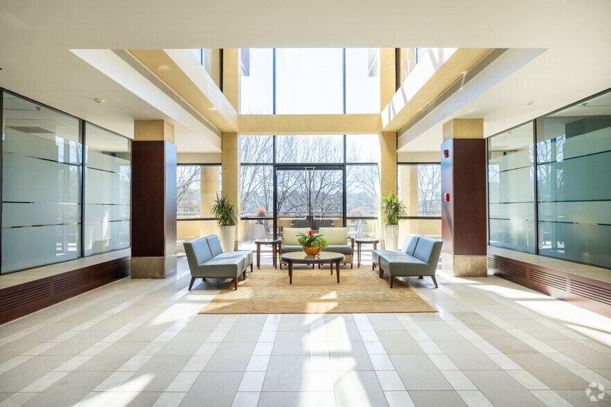 More Photos Of 8834 N Capital of Texas Hwy, Austin Office For Lease