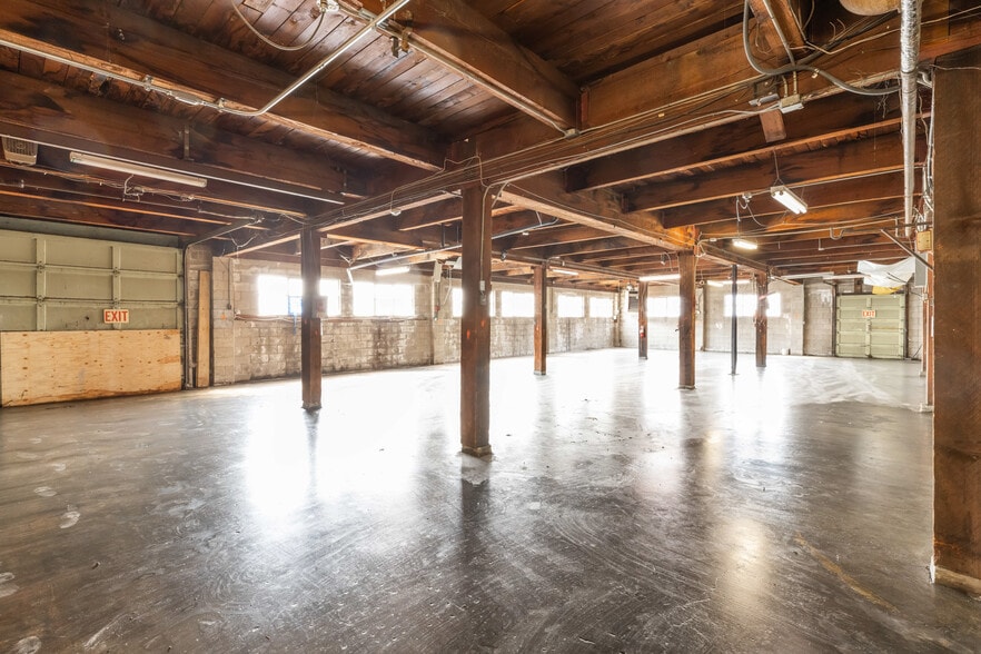 More Photos Of 2752 6th Ave S, Seattle Warehouse For Lease