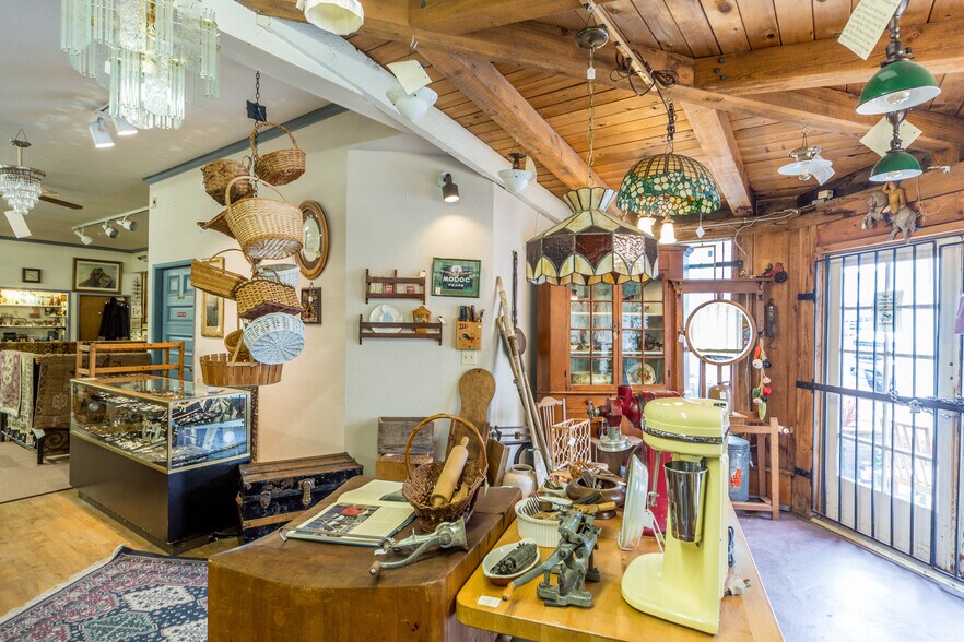 More Photos Of 802 Washington St, Port Townsend General Retail For Sale