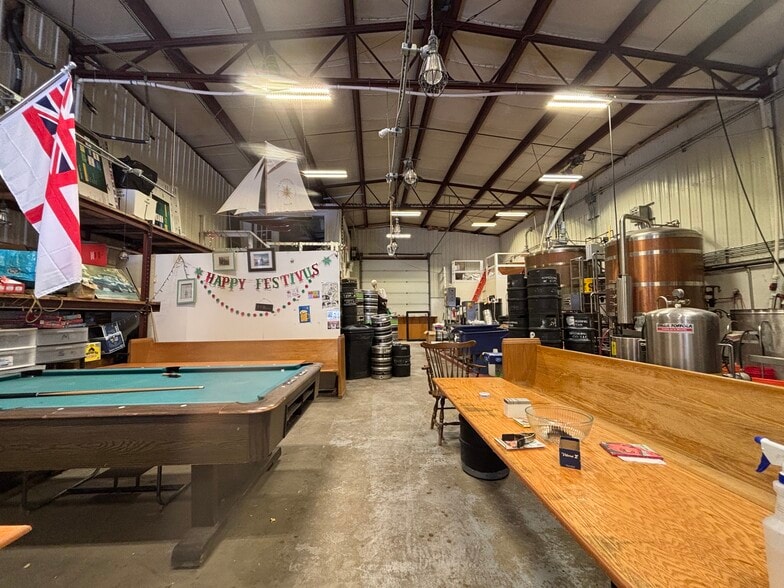 More Photos Of 11 Gifford St, Pittsfield Warehouse For Sale