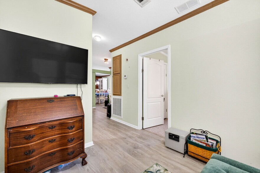 More Photos Of 3308 24th Ave SE, Ruskin Specialty For Sale