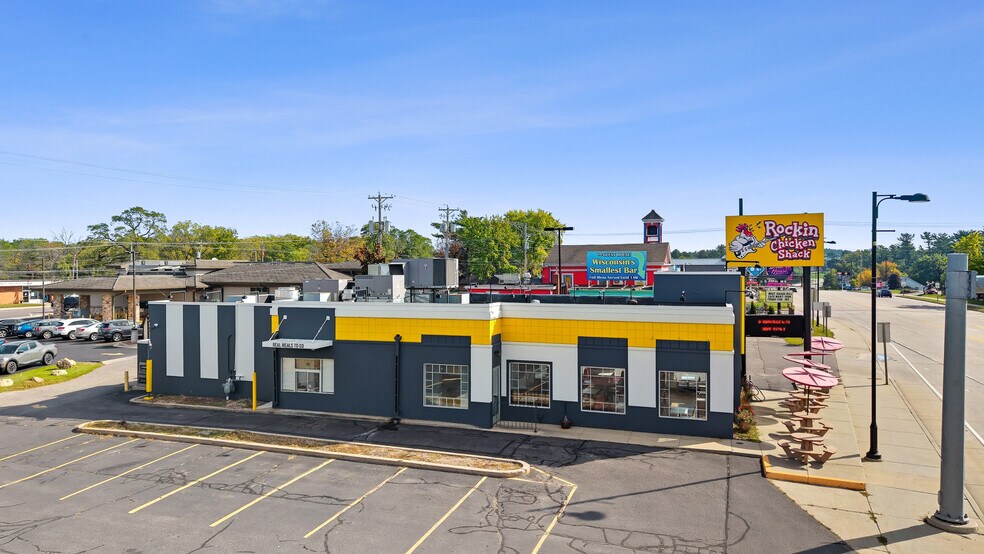 More Photos Of 31 S Wisconsin Dells Pky, Lake Delton Freestanding For Sale