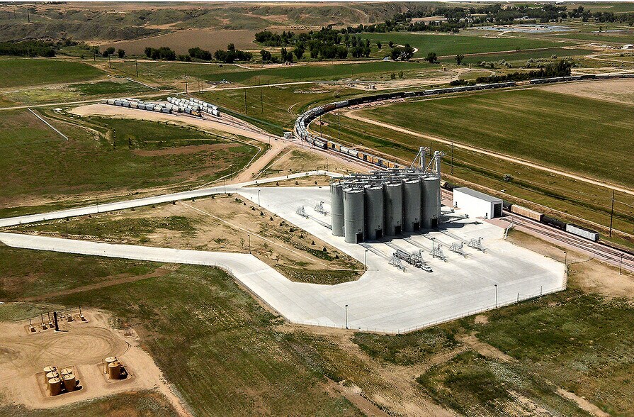 More Photos Of 31005 Great Western Dr, Windsor Manufacturing For Sale