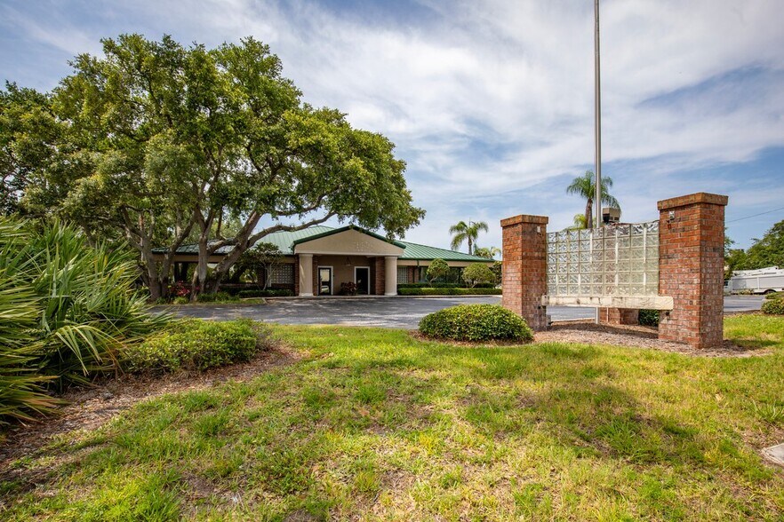 More Photos Of 4500 140th Ave N, Clearwater Unknown For Lease