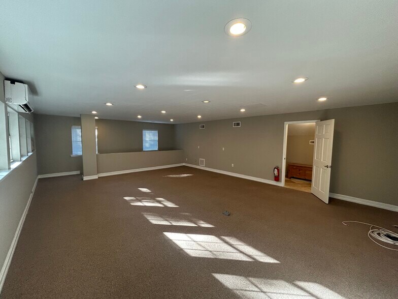More Photos Of 1680-1684 Metropolitan Cir, Tallahassee Loft Creative Space For Lease