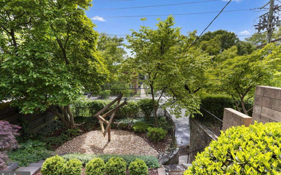 More Photos Of 5169 Macarthur Blvd NW, Washington Office Residential For Lease