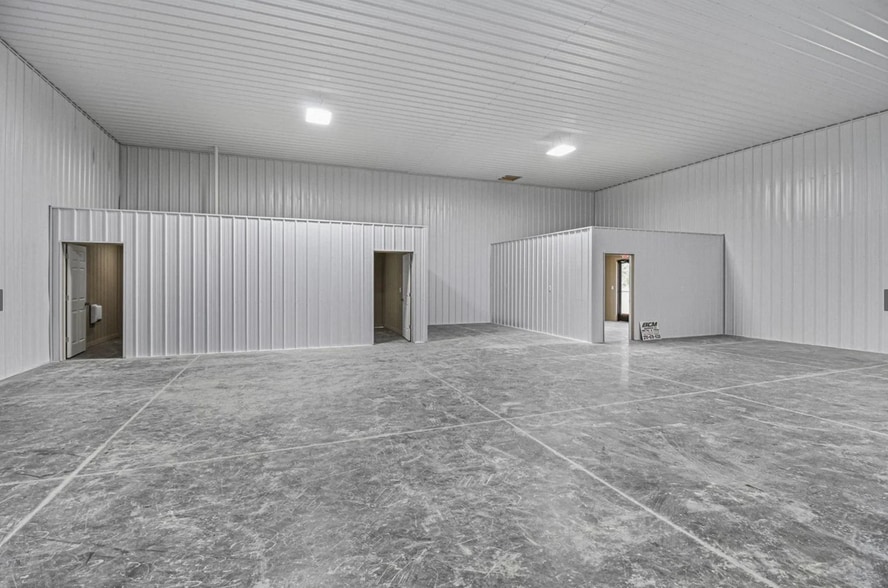 More Photos Of 7565 Happy Valley Rd, Cave City Warehouse For Sale