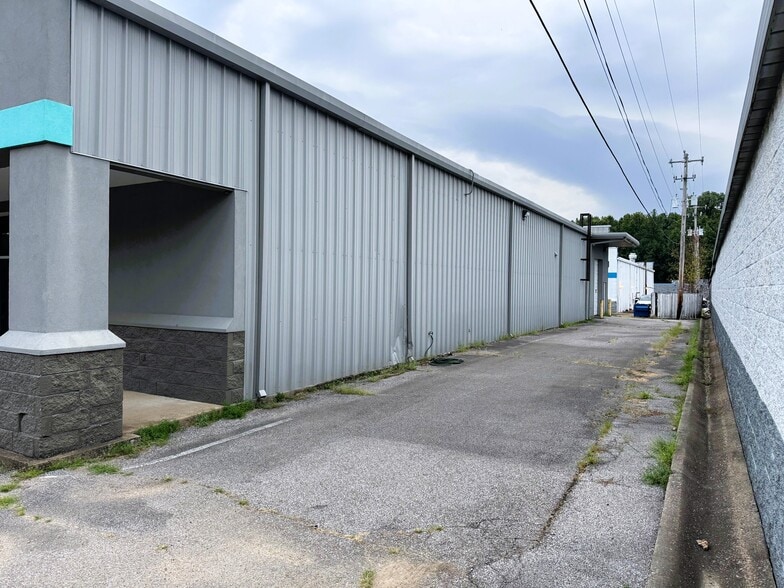 More Photos Of 6949 Stage Rd, Memphis Freestanding For Sale