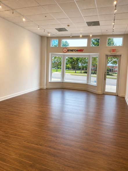 More Photos Of 900 Parker Sq, Flower Mound Storefront Retail Office For Lease