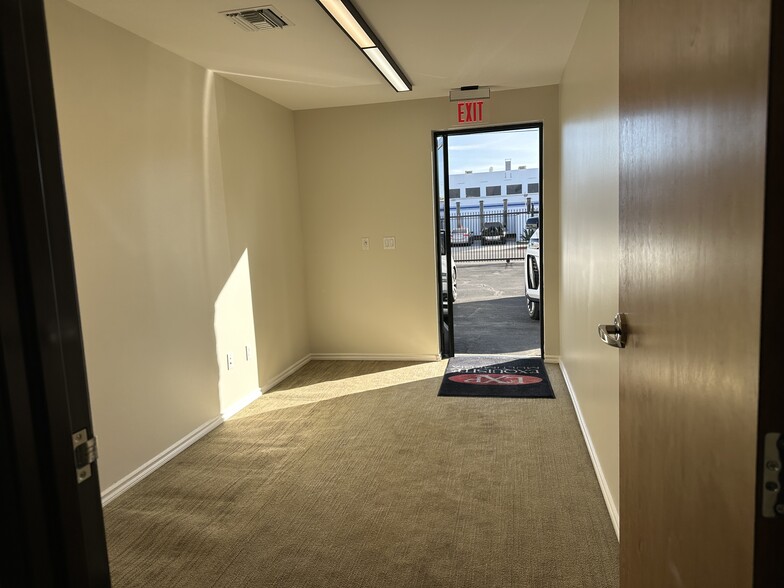 More Photos Of 20821 Dearborn St, Chatsworth Warehouse For Sale