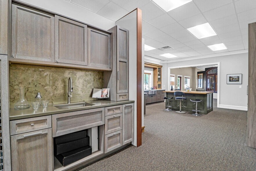 More Photos Of 720 Dupont Rd, Charleston Light Distribution For Sale
