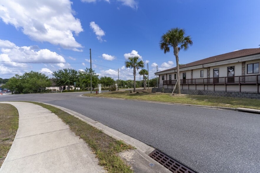 More Photos Of 301 Skyline Dr, Lady Lake Medical For Sale