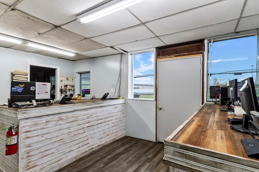 More Photos Of 4215 Greensboro Ave, Tuscaloosa Service For Sale