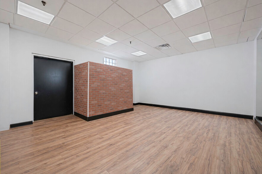 More Photos Of 27 Hanse Ave, Freeport Manufacturing For Sale