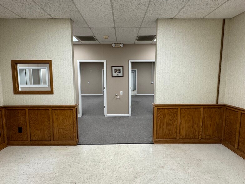 More Photos Of 232-236 Industrial Park Dr, Commerce Office For Lease