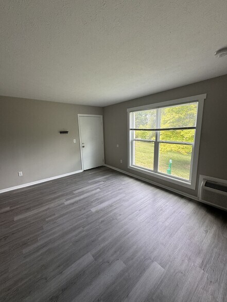 More Photos Of 1100 W Mill St, Summitville Apartments For Sale