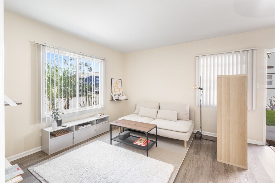 More Photos Of 5711 E 2nd St, Long Beach Apartments For Sale