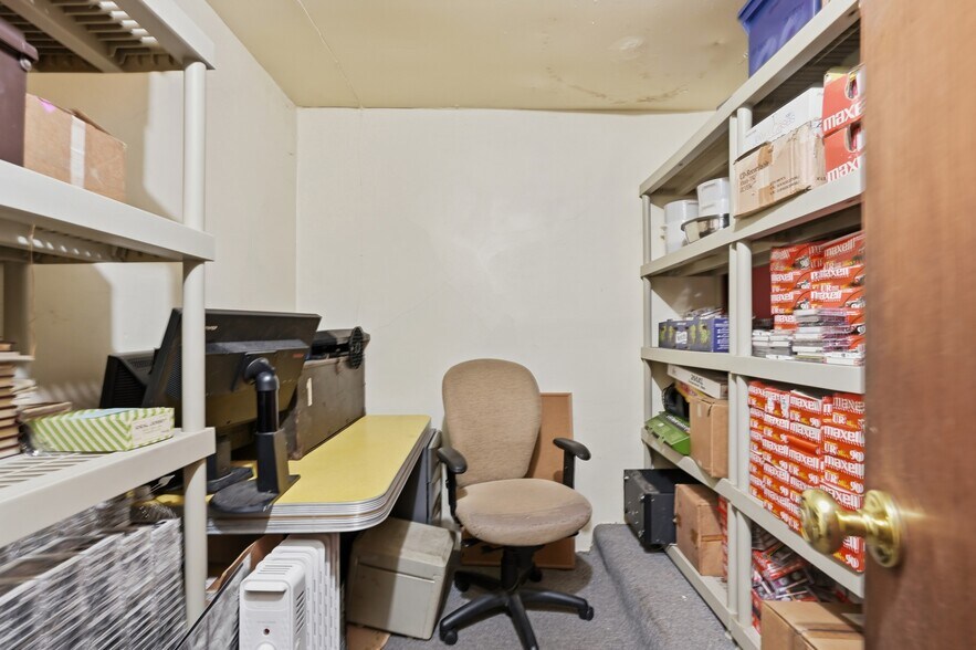 More Photos Of 1142-1148 Broadway, Camden Flex For Sale