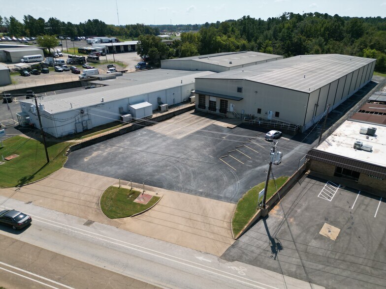 More Photos Of 2307 E Erwin St, Tyler Distribution For Sale