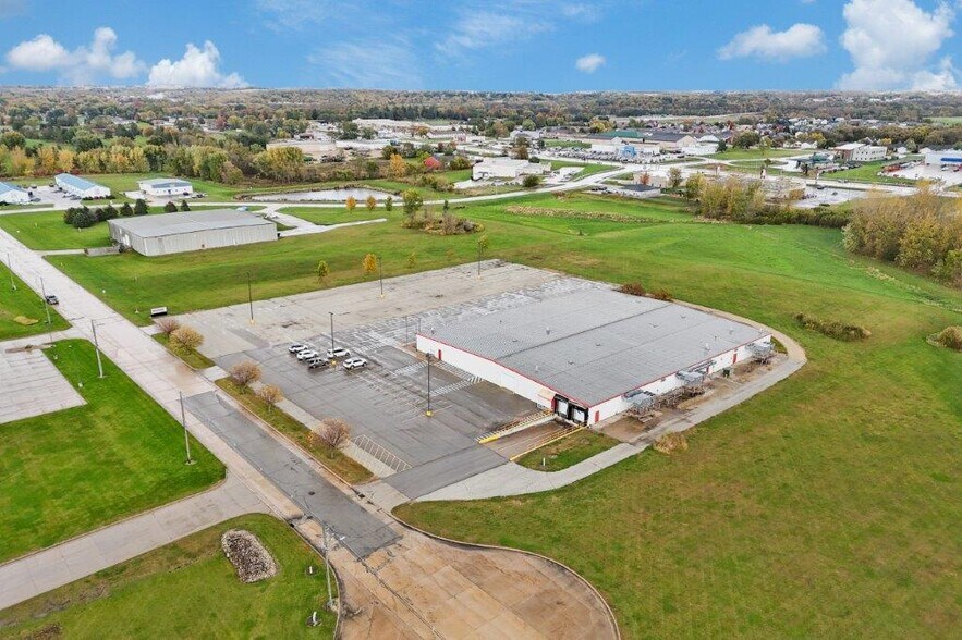 More Photos Of 1919 SW 8th St SW, Waverly Manufacturing For Sale