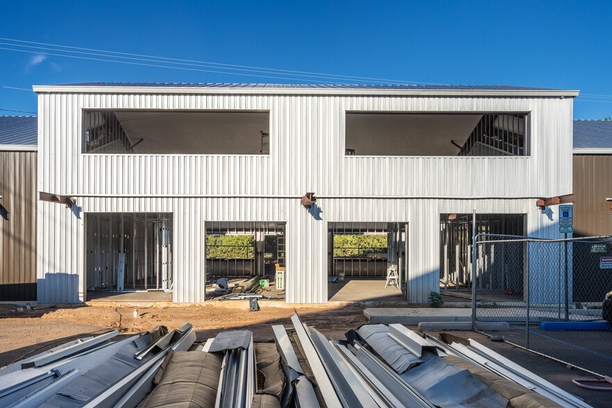 More Photos Of 1189 Parkway Dr, Santa Fe Showroom For Sale