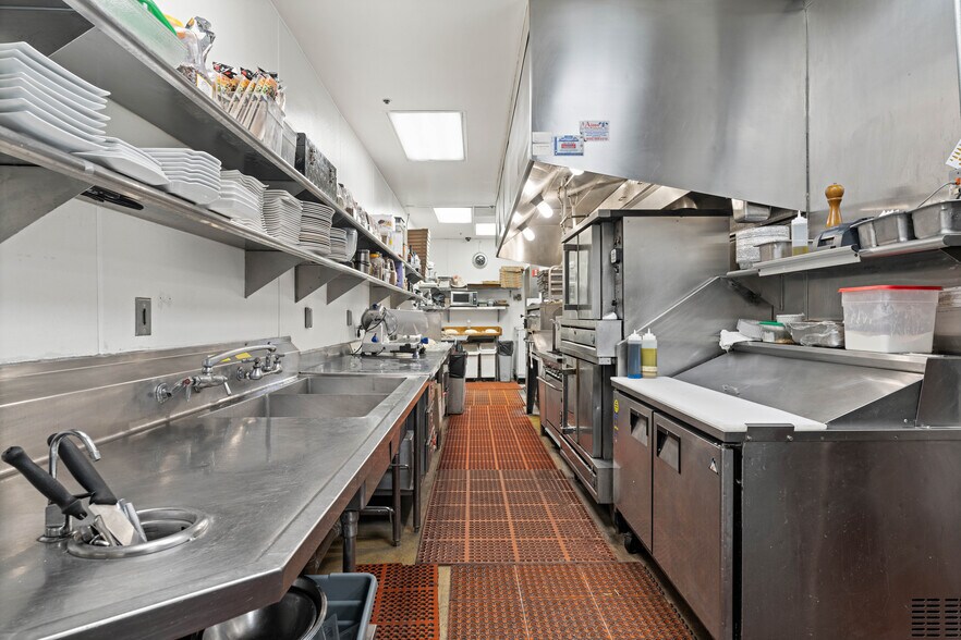 More Photos Of 11400 W Olympic Blvd, Los Angeles Office For Sale