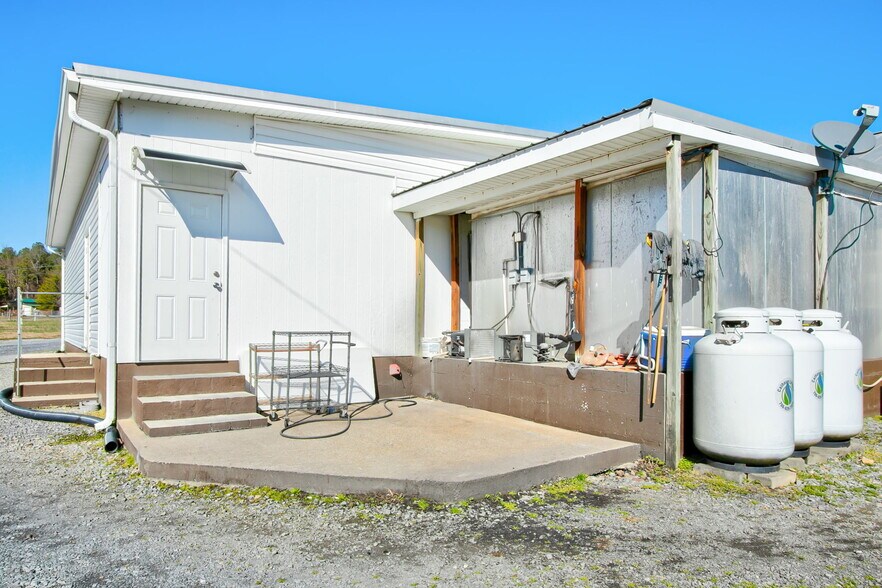 More Photos Of 868 County Line Rd NE, Resaca Convenience Store For Sale