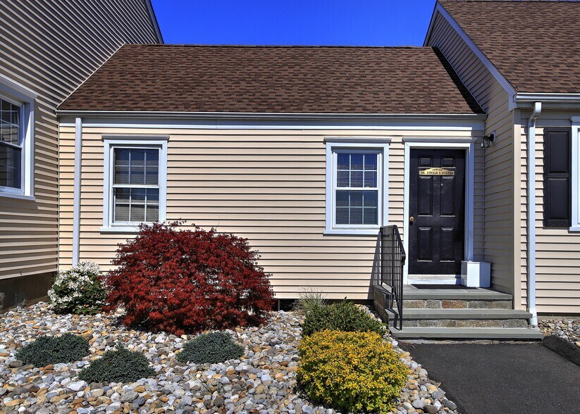More Photos Of 471 Monroe Tpke, Monroe Medical For Lease