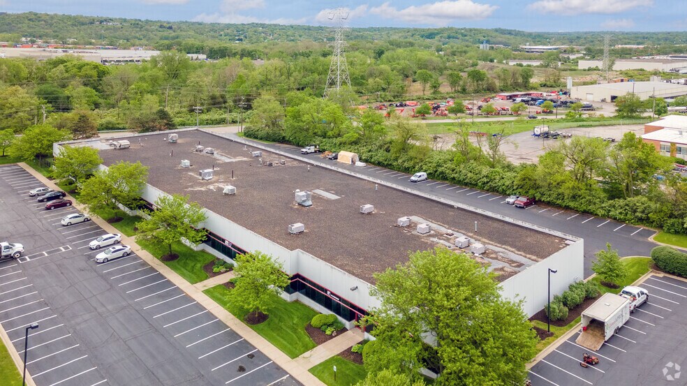 More Photos Of 2315-2479 Crowne Point Dr, Sharonville Flex For Lease